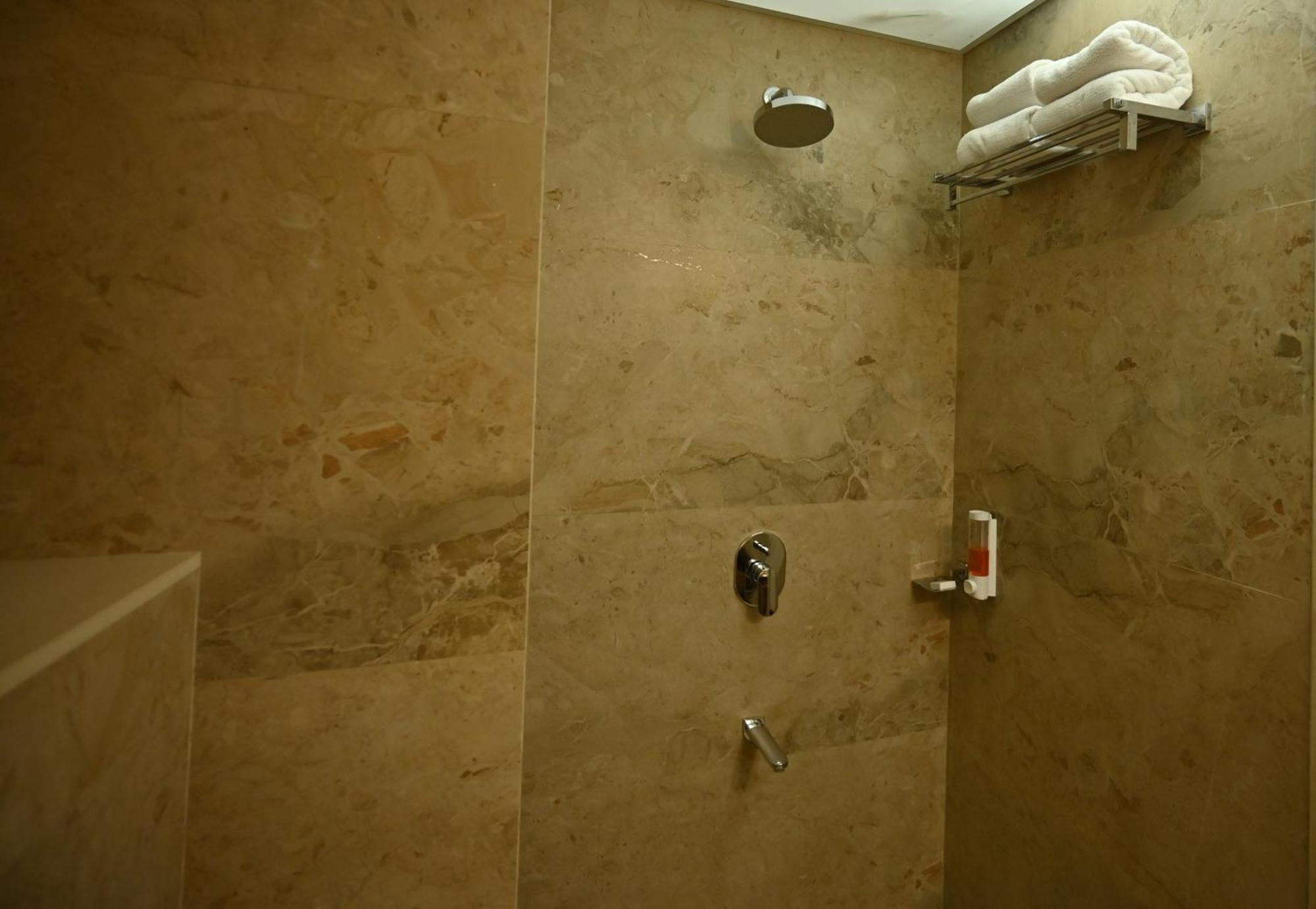 Hotel City Centre Lātūr Habitación foto